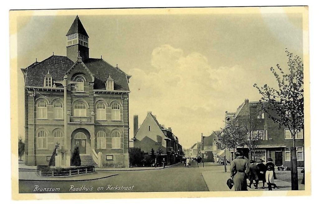 Brunssum - Raadhuis en Kerkstraat, Verzamelen, Verzenden, 1940 tot 1960, Ongelopen, Limburg