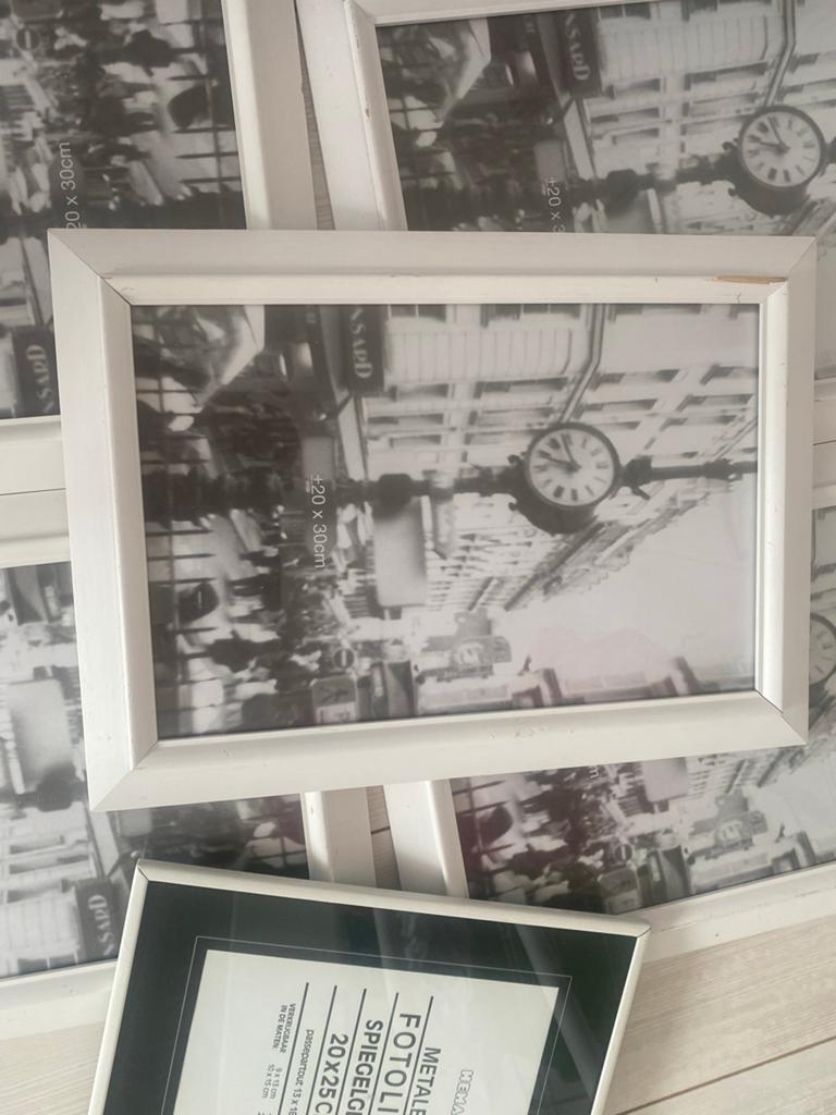 Set van 8 fotolijsten 20x30 cm, wit en zwart, Huis en Inrichting, Woonaccessoires | Lijsten, Minder dan 50 cm, Gebruikt, 50 tot 75 cm