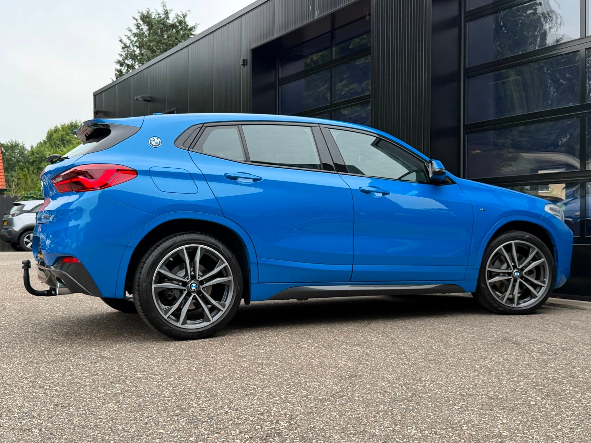 BMW X2 SDrive20i M-Sport Shadowline Headup Misano Blauw, Auto's, 1998 cc, X2, Automatische klimaatregeling, Bedrijf