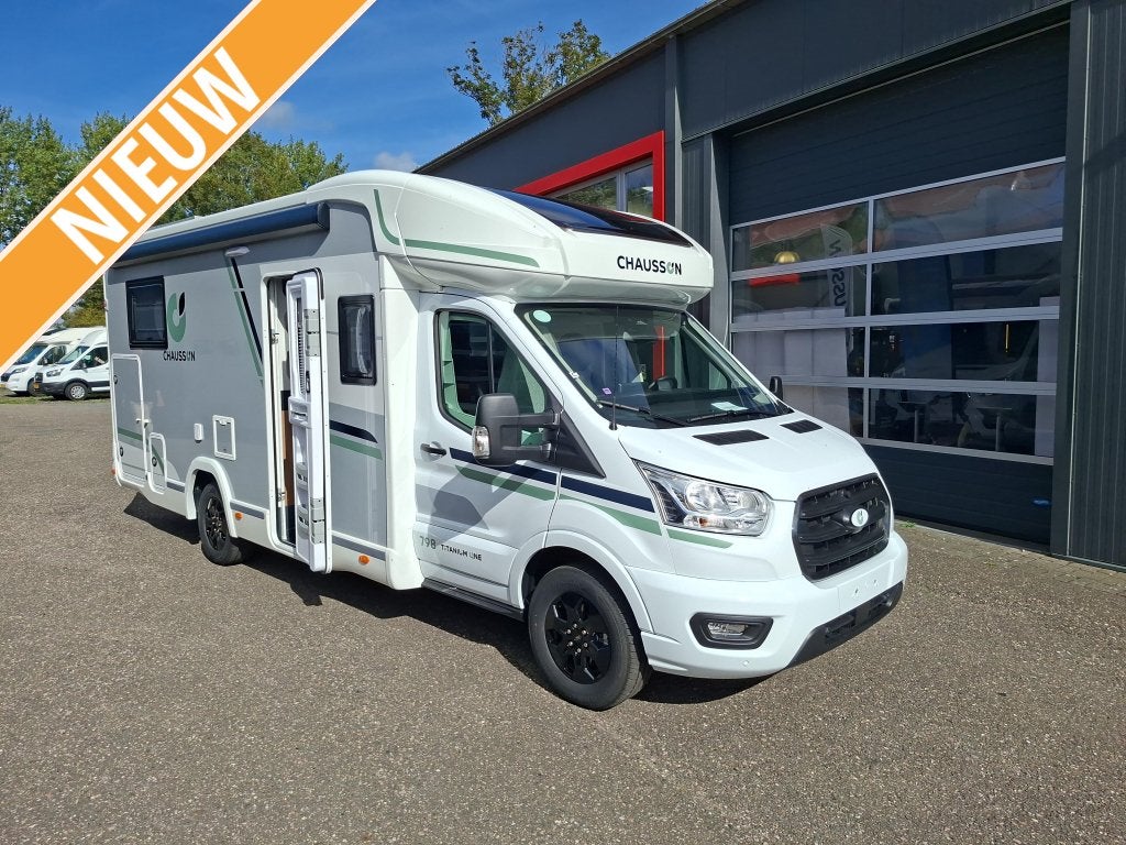 Chausson 798 Titanium Line luxe, ruim queensbed, Caravans en Kamperen, Automaat, Verwarmde buitenspiegels, Ringverwarming, Raamblindering