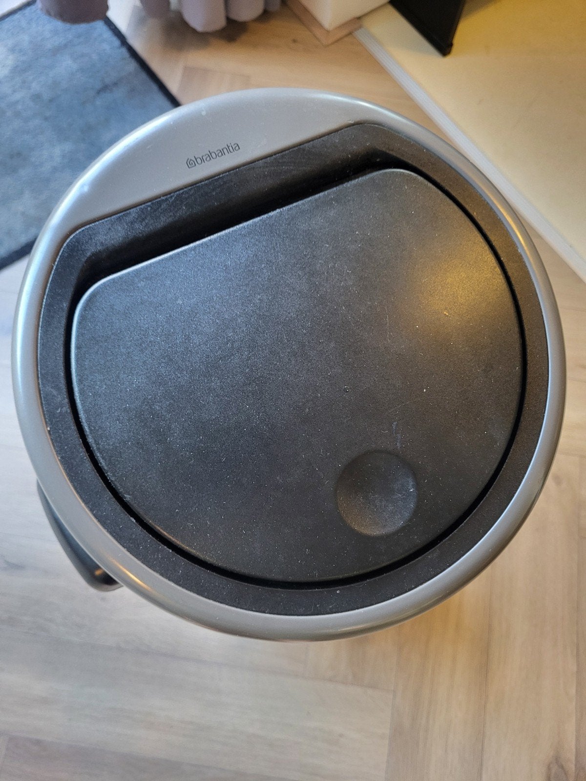 Brabantia prullenbak met klikdeksel, Ophalen, 50 – 75, Gebruikt, Rvs