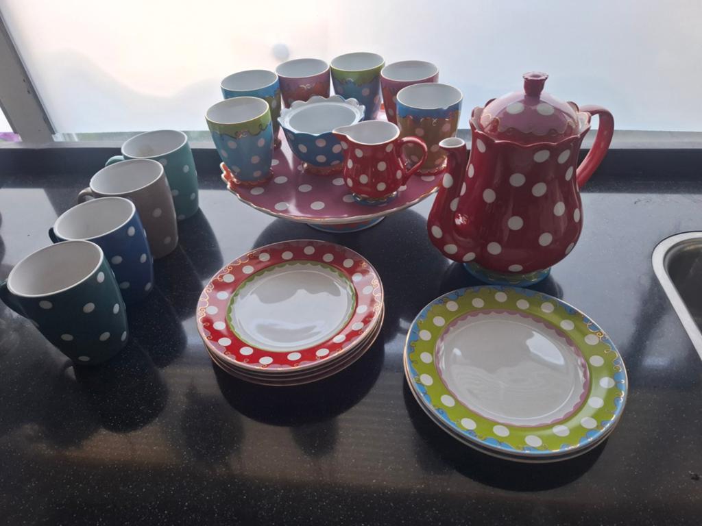 Oilily Servies Set: 6 Borden, Theepot, Melkkan, Kommen, Ophalen of Verzenden, Overige stijlen