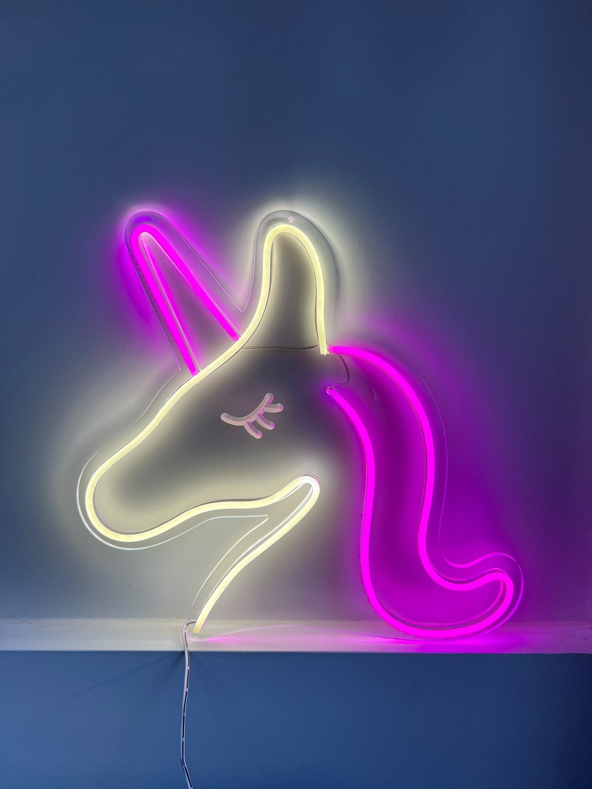 Neon lamp unicorn, Ophalen, Gebruikt