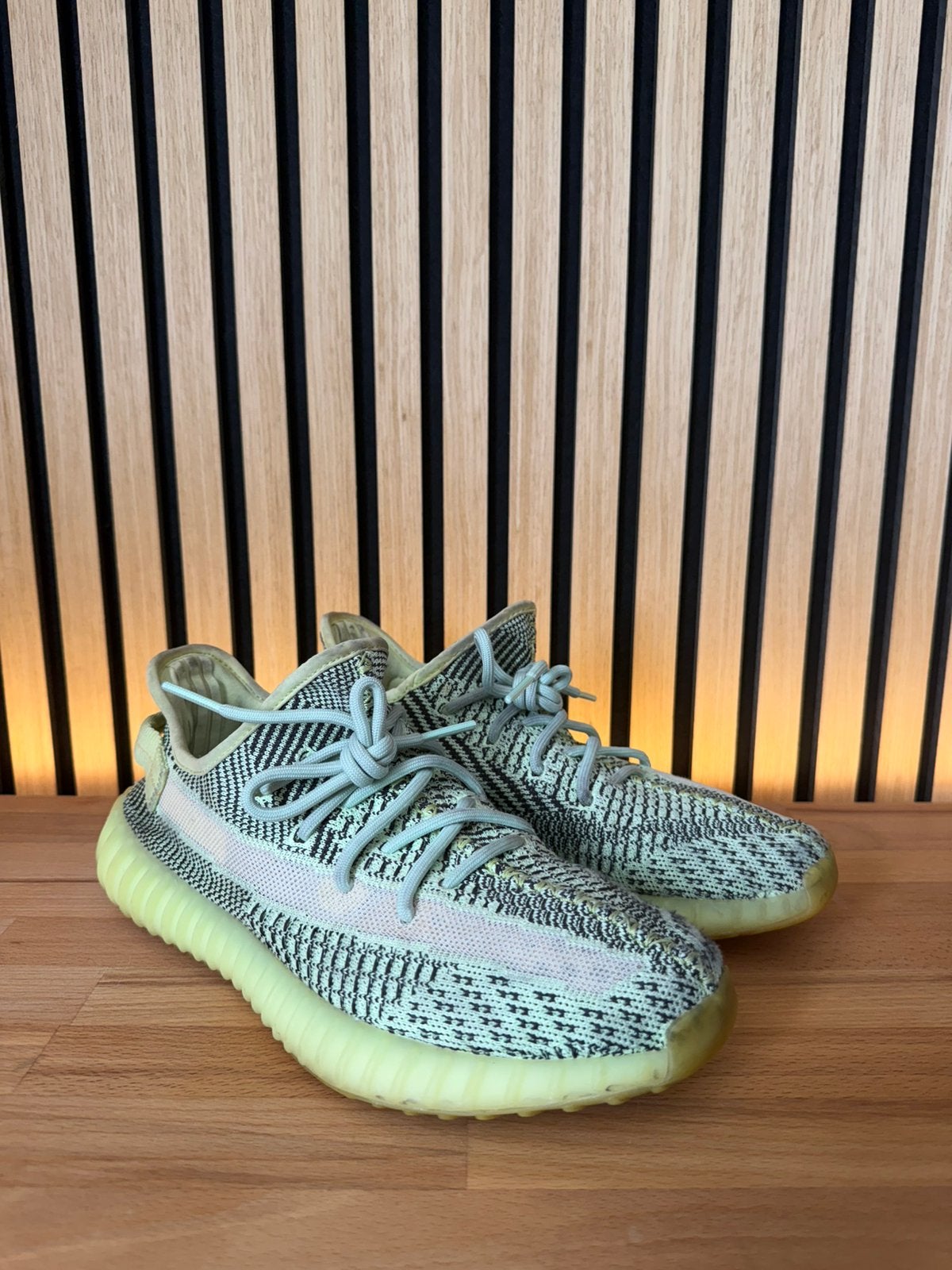 Adidas Yeezy Boost 350 V2 Yeezreel maat 42, Overige kleuren, Ophalen of Verzenden, Sneakers of Gympen, Gedragen