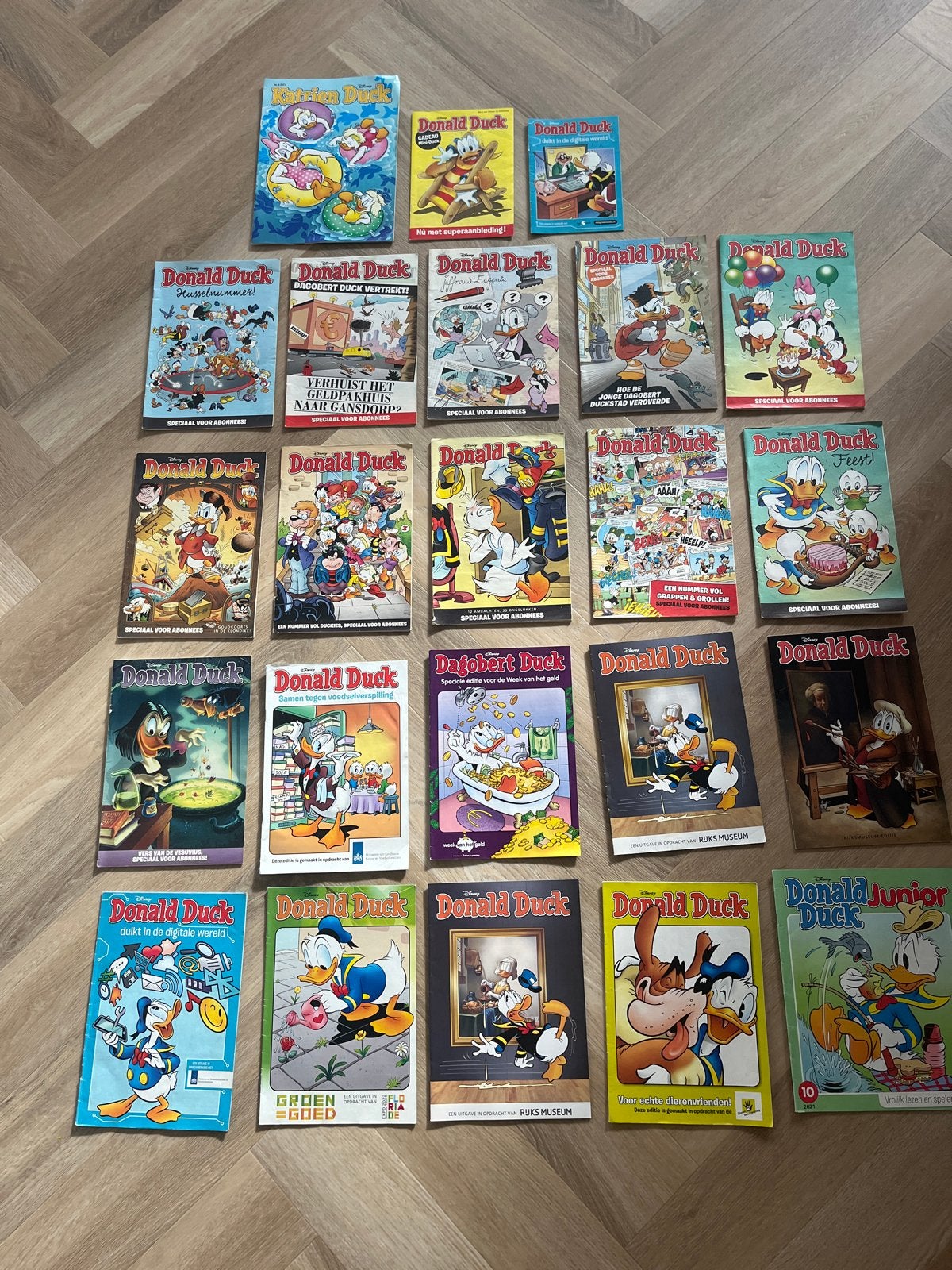 Grote collectie Donald Duck en Dagobert Duck stripboeken, Meerdere stripboeken, Ophalen of Verzenden, Gelezen
