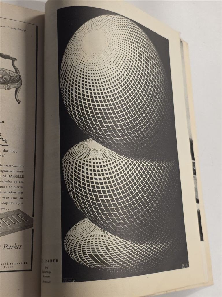 De Wilde Wereld 1948 — M.C. Escher Three Spheres I, Ophalen of Verzenden, Gelezen