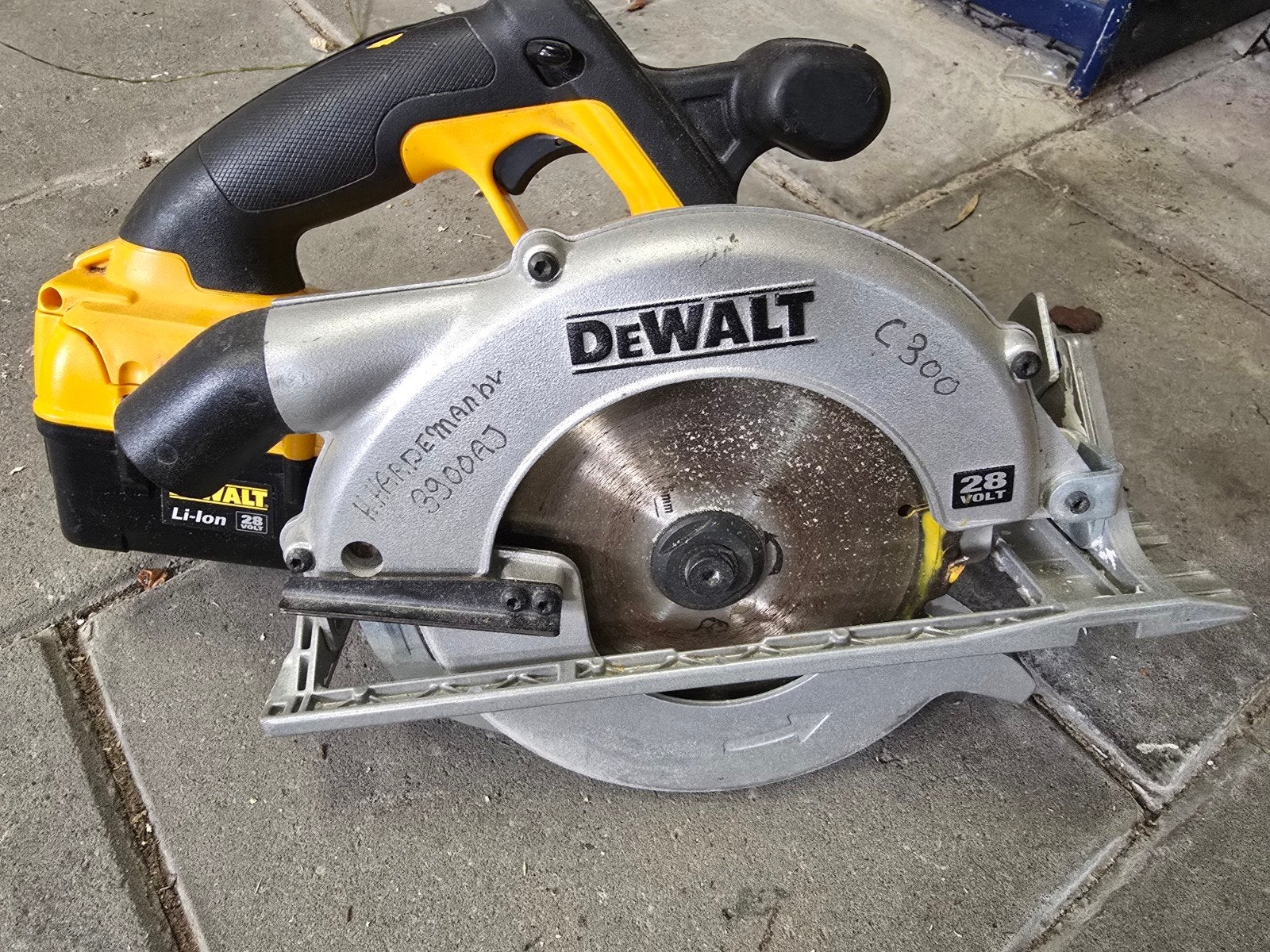 DeWalt DC310 Cirkelzaag 28V met lader en accu, Ophalen, Gebruikt, Cirkelzaag, DeWalt