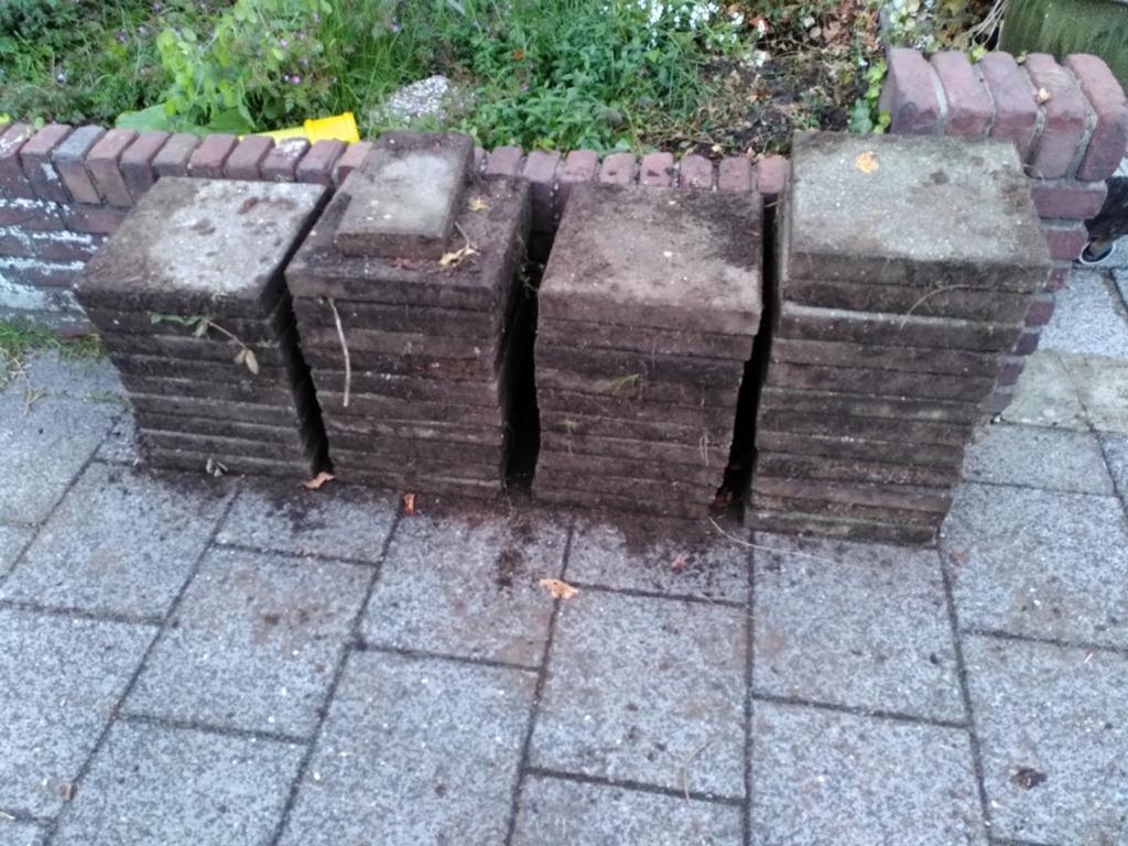 Gratis Stoeptegels 30x30

80 stuks 30x30
10 halve tegels, Tuin en Terras, Ophalen, Gebruikt, 5 tot 10 m², Beton