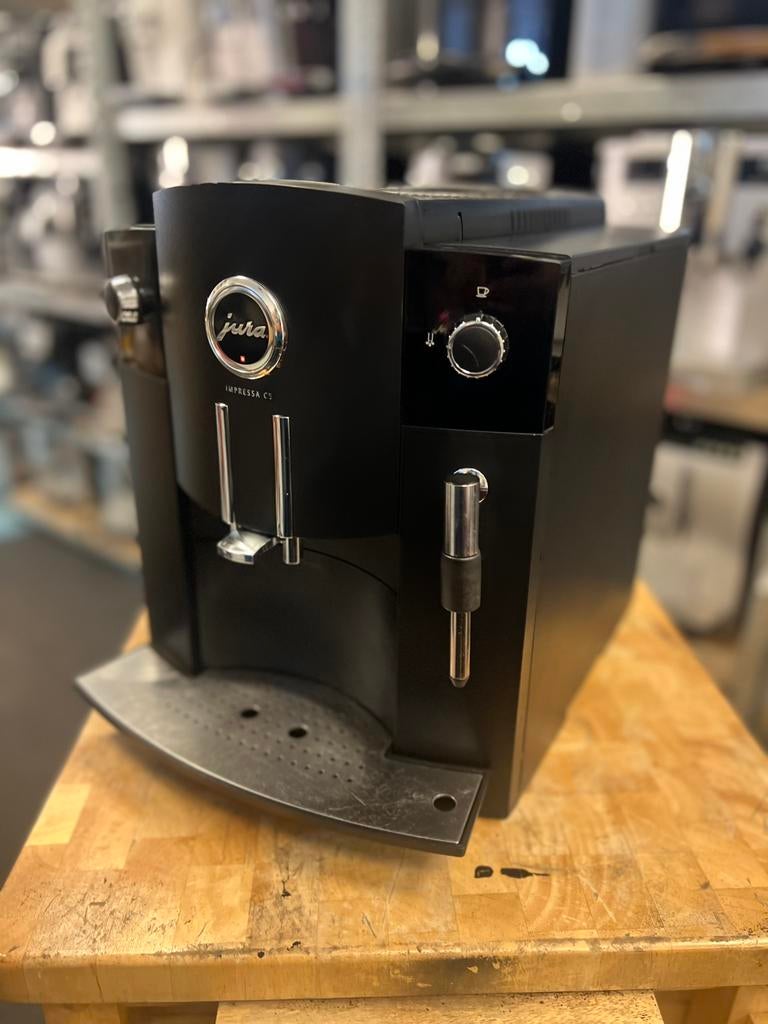 Jura c 5, Info@jura.com, Postadres fabrikant: Jura-Strasse 1 4626 Niederbuchsiten Zwitserland, 10 kopjes of meer, Koffiemachine