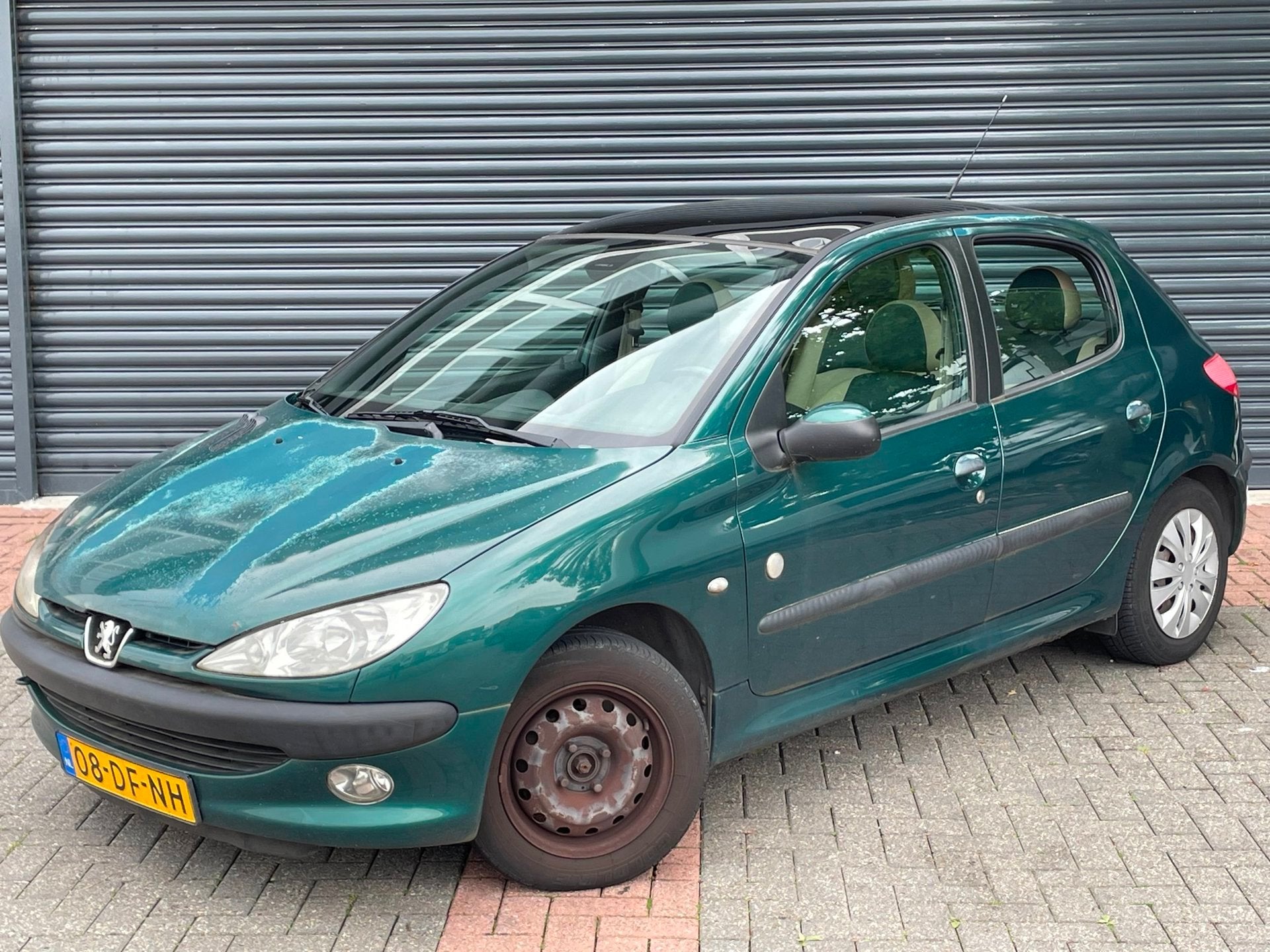 Peugeot 206 1.6 XT Pano | Airco | Elektr Ramen | Leder, Beige, 4 cilinders, Handgeschakeld, 88 pk