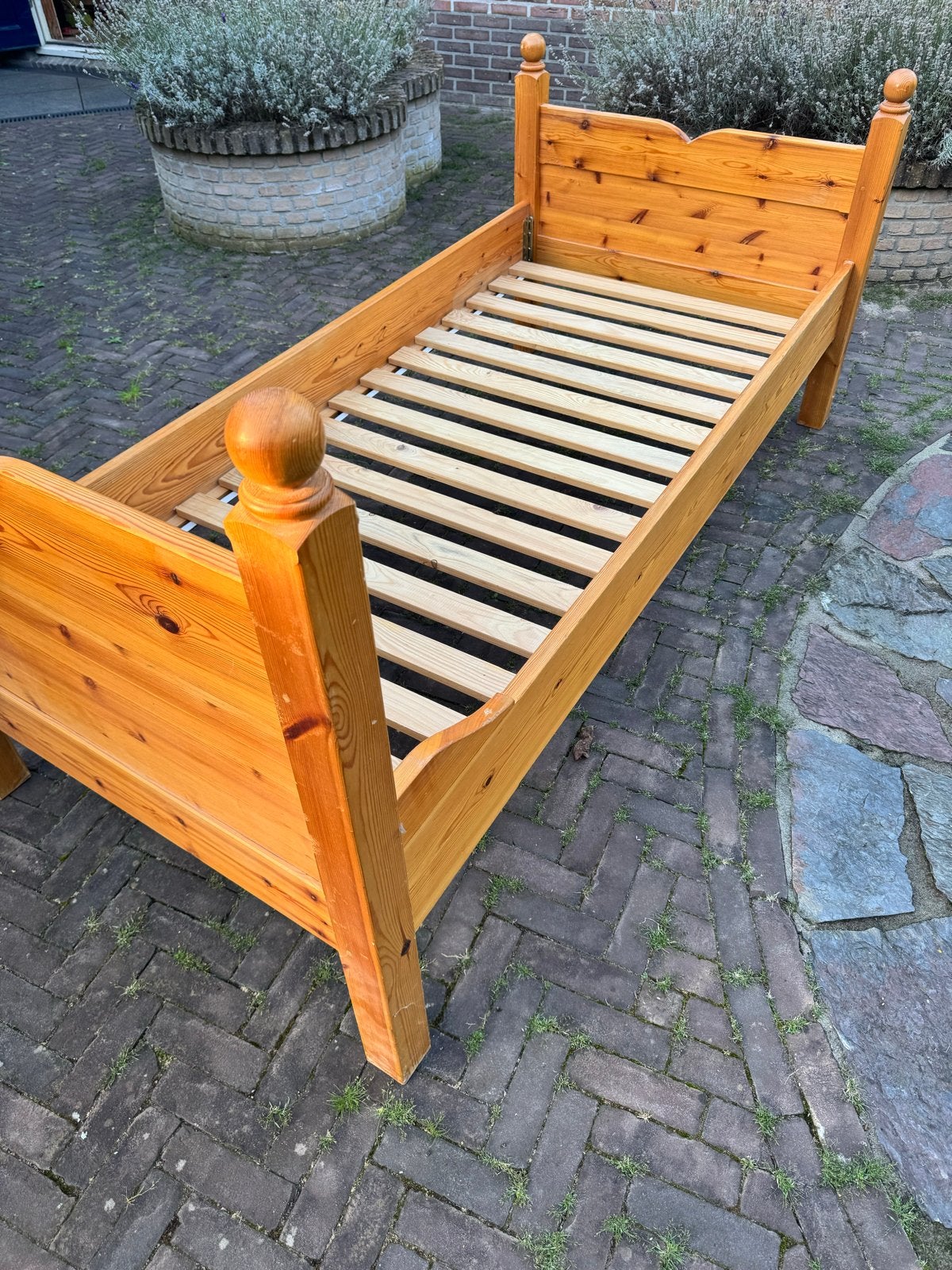Massief houten eenpersoonsbed met lattenbodem, Ophalen, 90 cm, Eenpersoons, Bruin