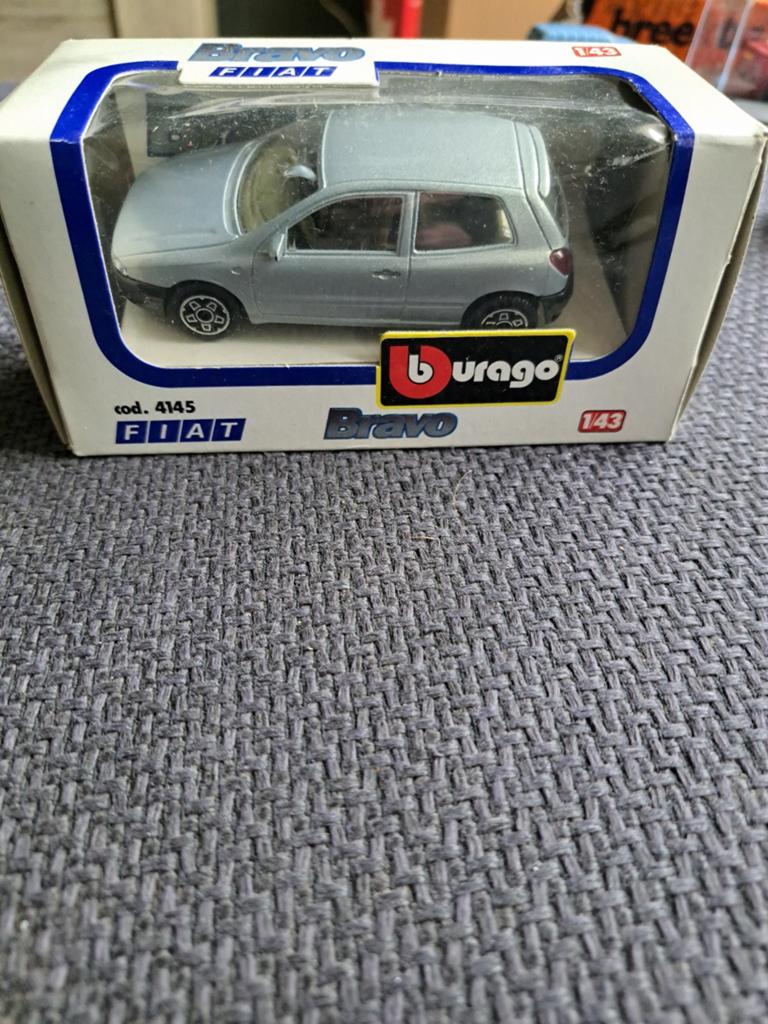 Burago model fiat bravo bv5, Hobby en Vrije tijd, Modelauto's | 1:43, Overige merken, Auto, Ophalen of Verzenden, Zo goed als nieuw