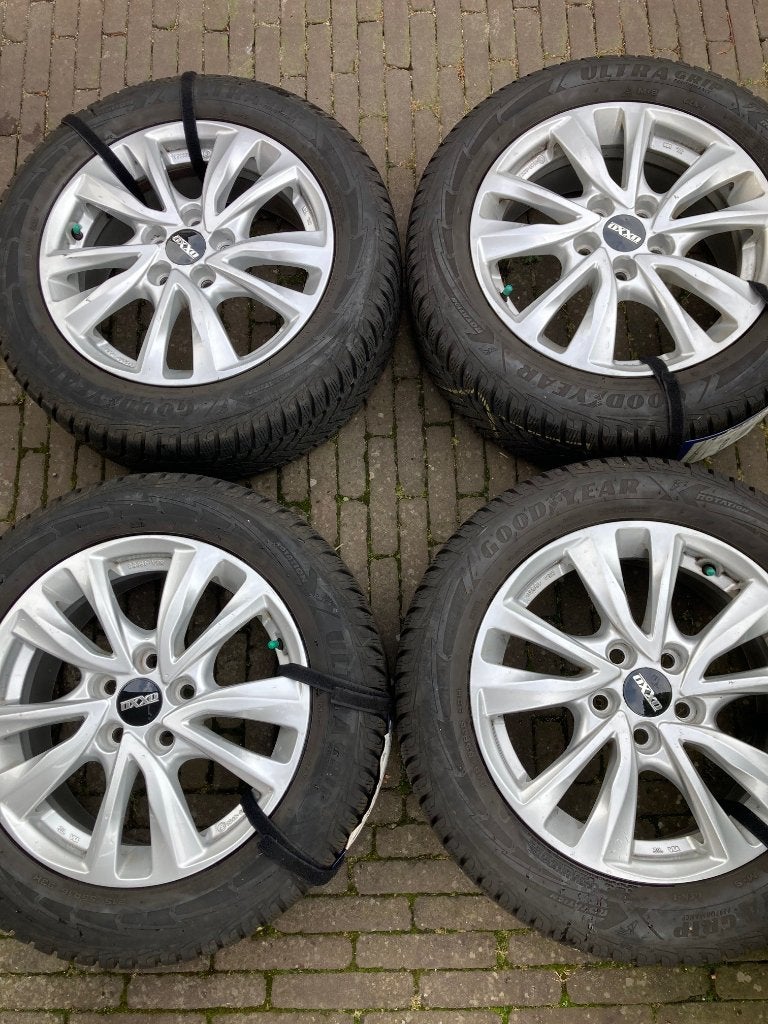 Goodyear winterbanden met velgen voor Ford Focus & Volvo, Ophalen, Gebruikt