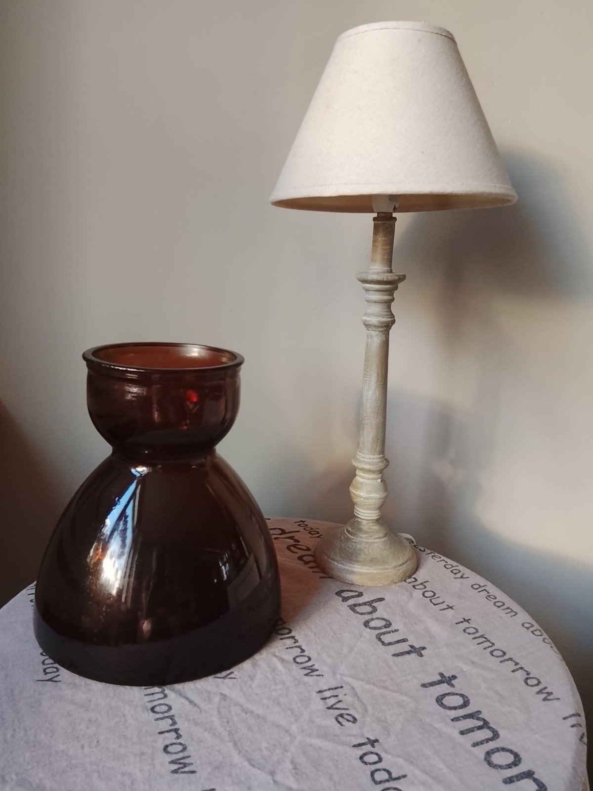 Duurzame vaas van 100% gerecycled glas. Te koop voor € 7.50, 23 cm, Bruin, Ophalen of Verzenden, Gerecycled glas