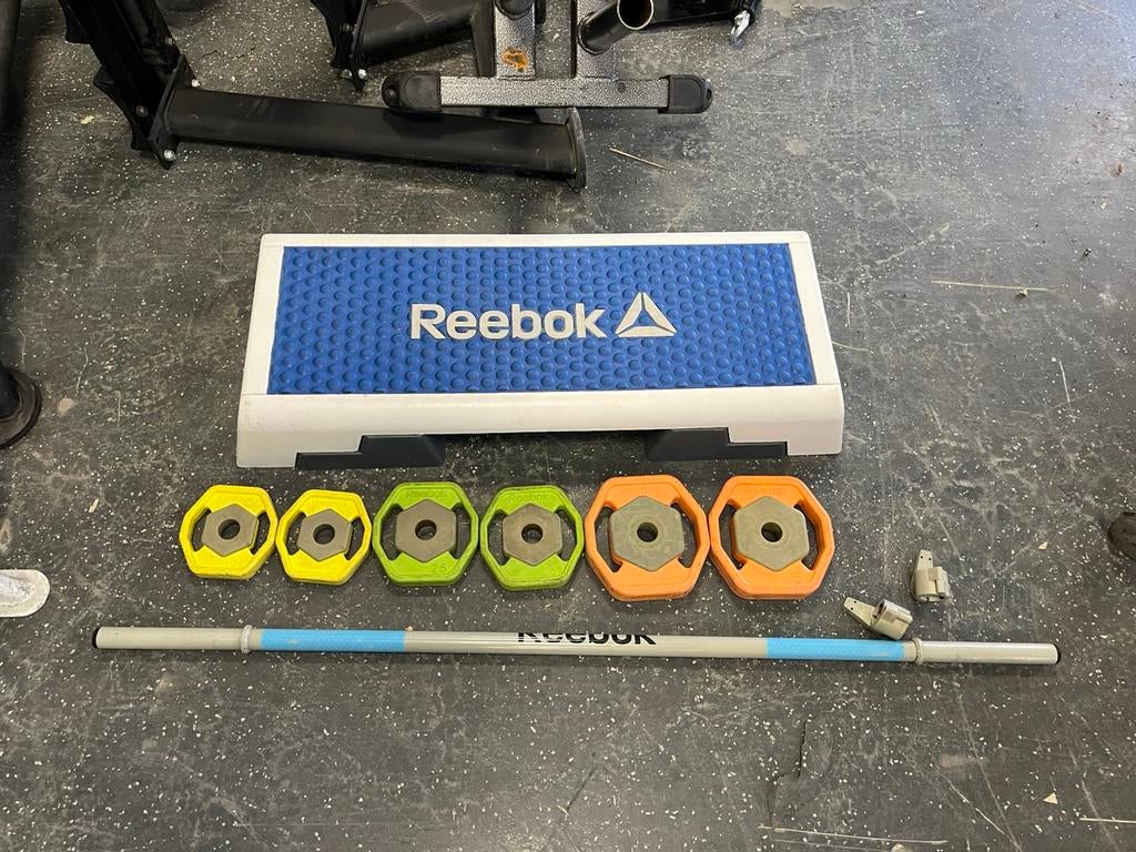 Reebok rep bodypump set 20 kg met step, Sport en Fitness, Fitnessmaterialen, Gebruikt, Met step, Ophalen of Verzenden, Rep set 20 kg