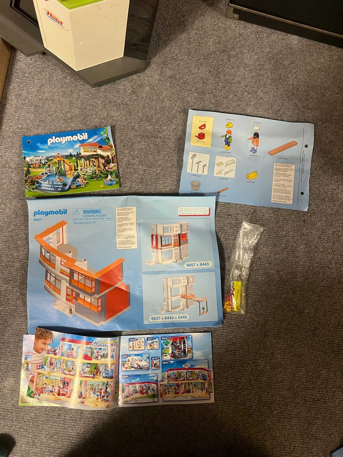 Foto 20 van Grote partij Playmobil: Hotel, Ziekenhuis, Zwembad, Camper