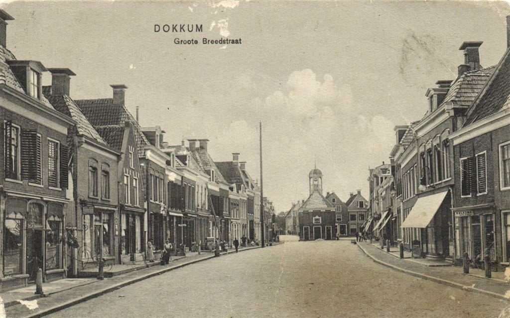 Dokkum, Groote Breedstraat - B-keus - 1910 gelopen, Ophalen of Verzenden, Voor 1920, Gelopen, Friesland