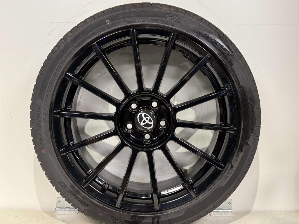 18" Toyota Yaris XP210 5x100 225/40/18 Huismerk ET45, 18 inch, Handelsnaam fabrikant, Banden en Velgen, Nieuw
