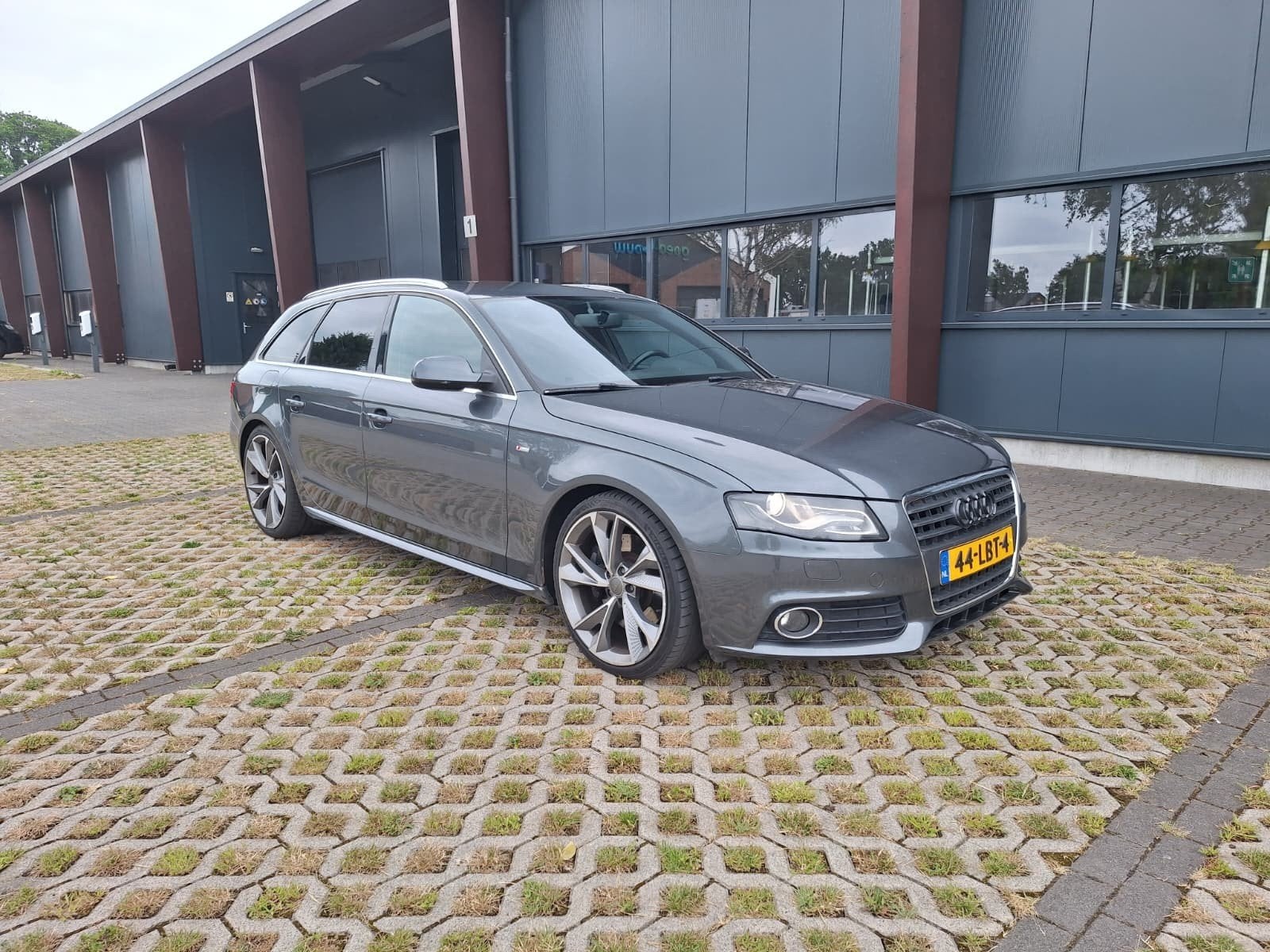 Audi A4 1.8 Tfsi 88KW Avant 2010 Grijs, Voorwielaandrijving, 4 cilinders, Stationwagon, Handgeschakeld