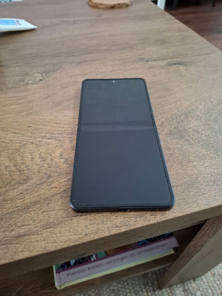 Samsung Galaxy Z Flip 7 (512GB) Zwart | 1 jaar oud | Afhalen, Telecommunicatie, Mobiele telefoons | Samsung, Ophalen, Zwart, Touchscreen