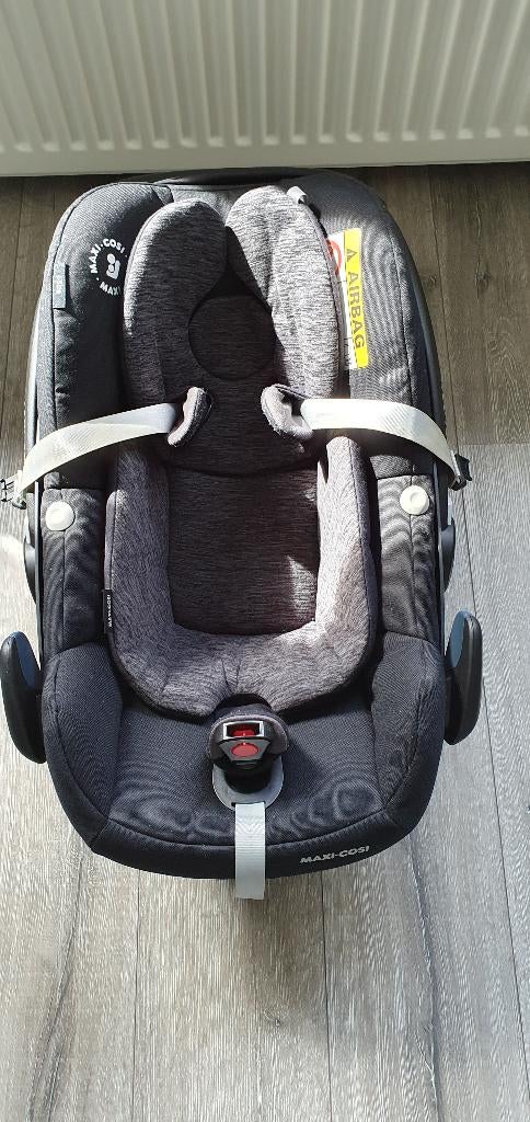 Maxi cosi Pebble Pro i-Size zwart, Ophalen, Autogordel of Isofix, Gebruikt, Zijbescherming
