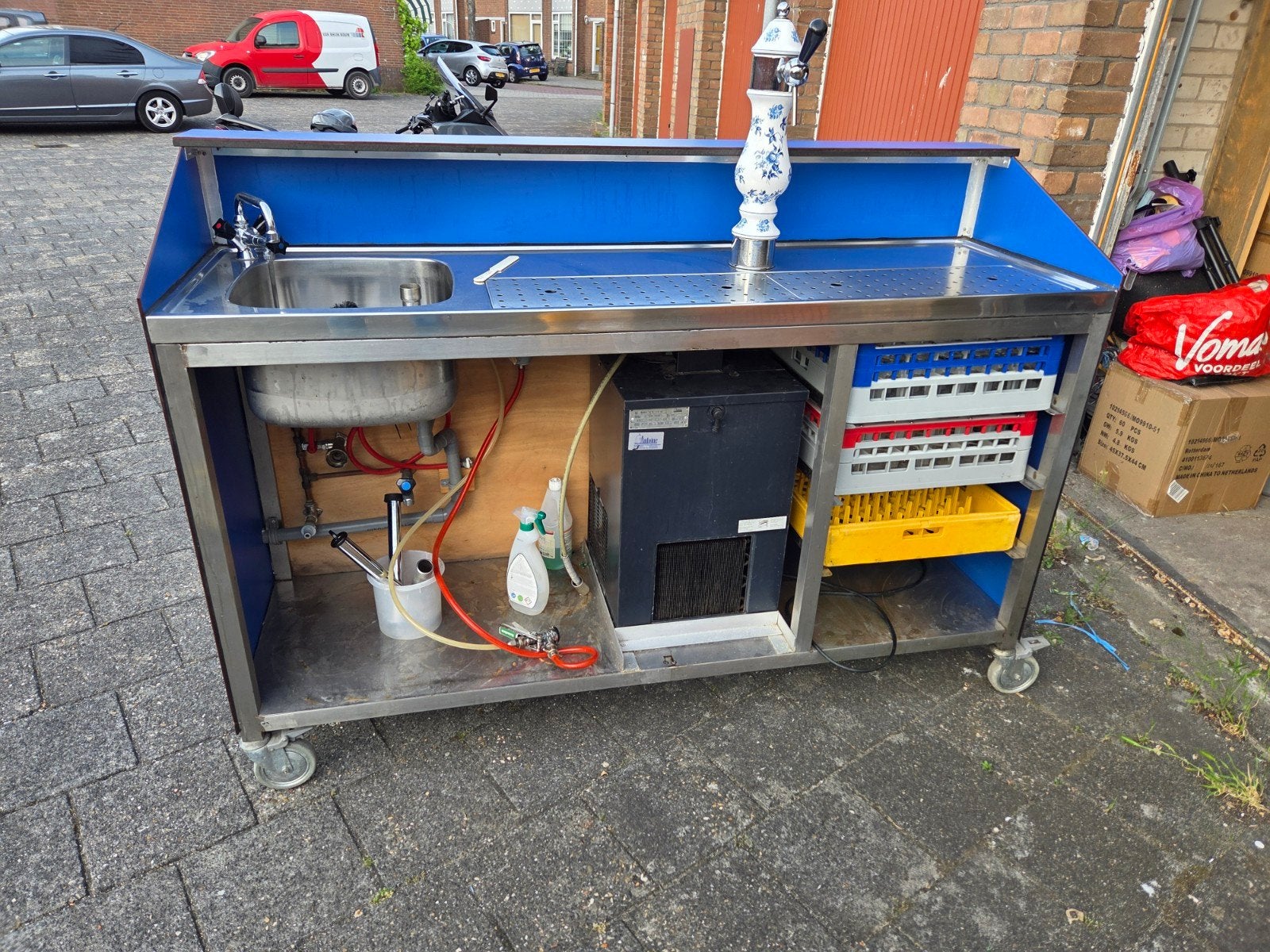 Mobiele bar met tapinstallatie en spoelbak, Ophalen, Gebruikt, Overige merken