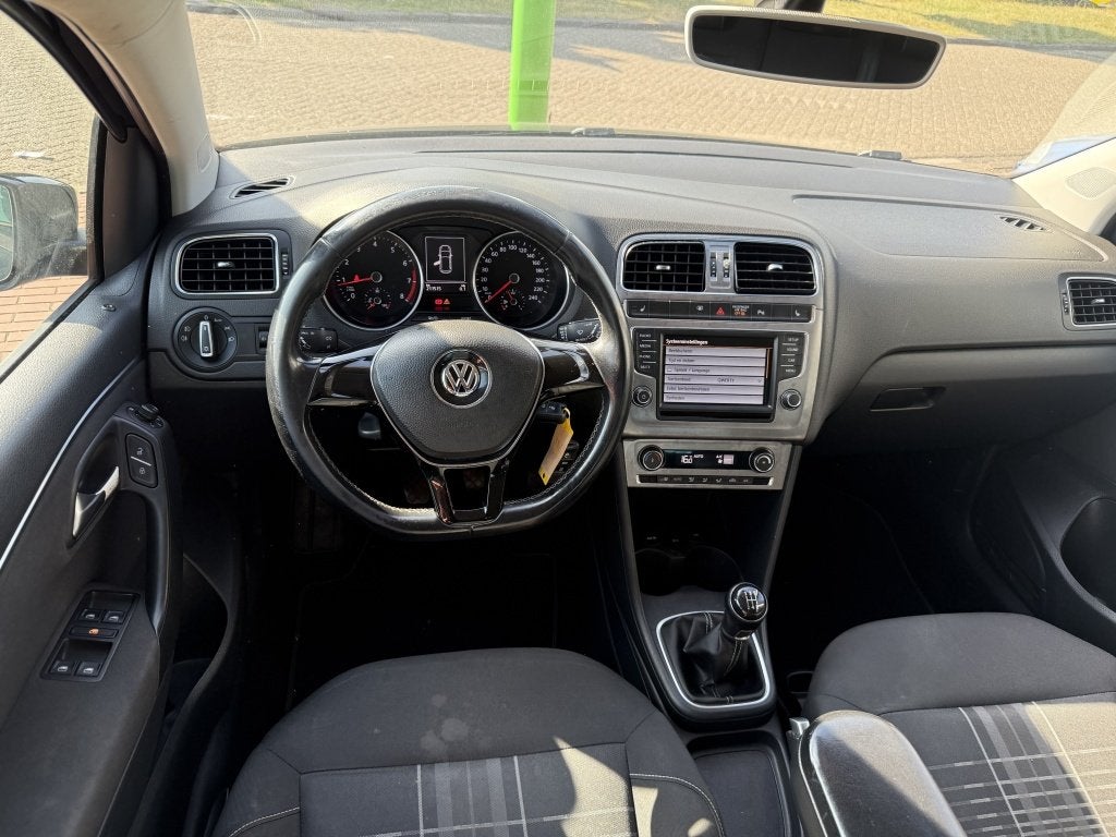 Volkswagen Polo 1.0 |5DRS|AIRCO|CRUISE CONTROL| (bj 2016), Auto's, Volkswagen, Euro 6, Zwart, Bedrijf, Handgeschakeld