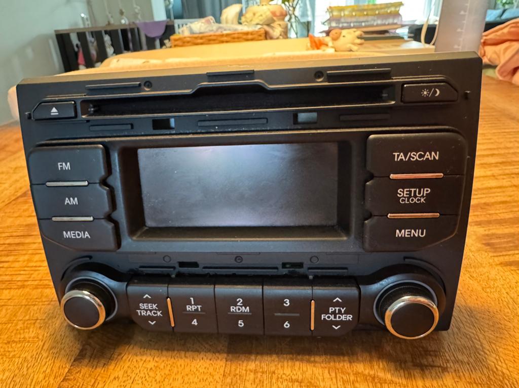 Kia Rio 2014 Originele Radio en Front, Auto diversen, Autoradio's, Ophalen of Verzenden, Zo goed als nieuw