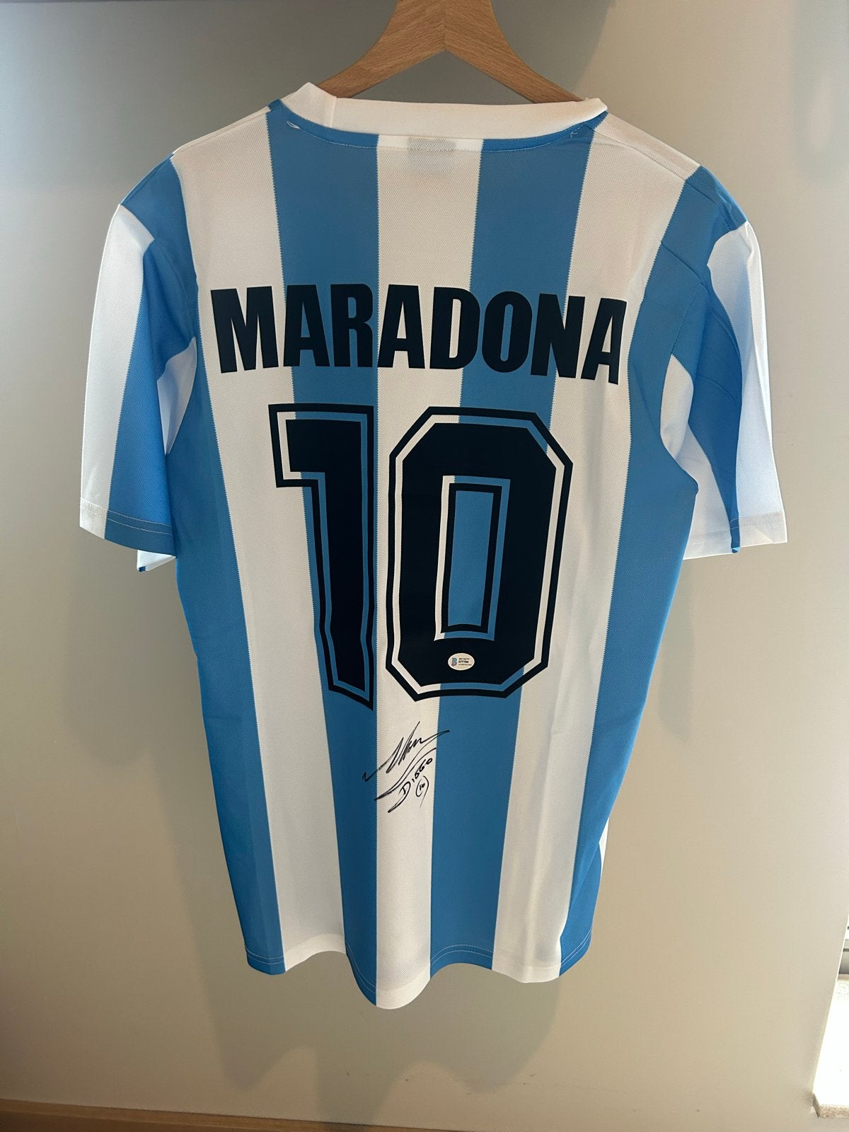 Gesigneerd Maradona Argentinië shirt - Beckett COA, Maat M, Ophalen of Verzenden, Zo goed als nieuw, Shirt