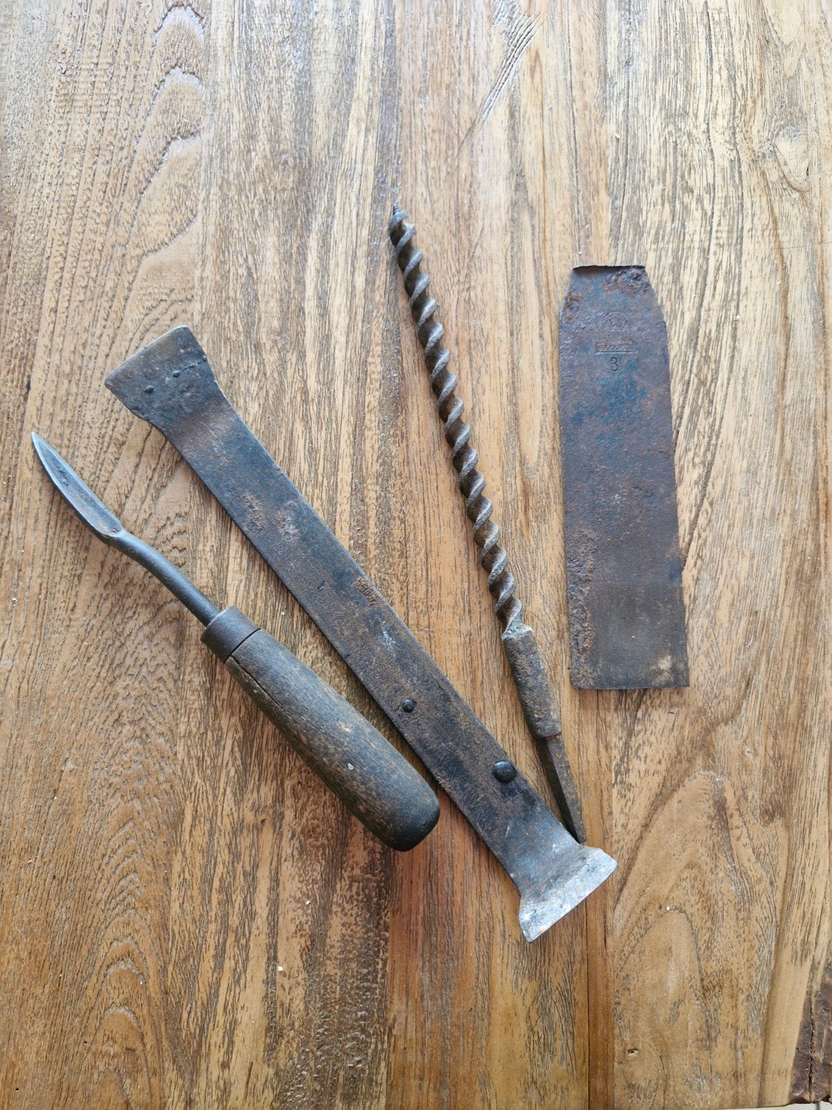 Antieke handgereedschappen: beitel, priem en boor, Antiek en Kunst, Antiek | Gereedschap en Instrumenten, Ophalen of Verzenden