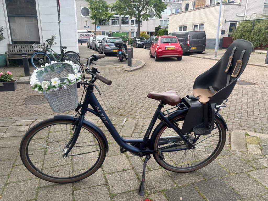 Altec fiets met kinderzitje en mandje, Fietsen en Brommers, Fietsen | Dames | Damesfietsen, Gebruikt, Overige merken, (Extra) lage instap