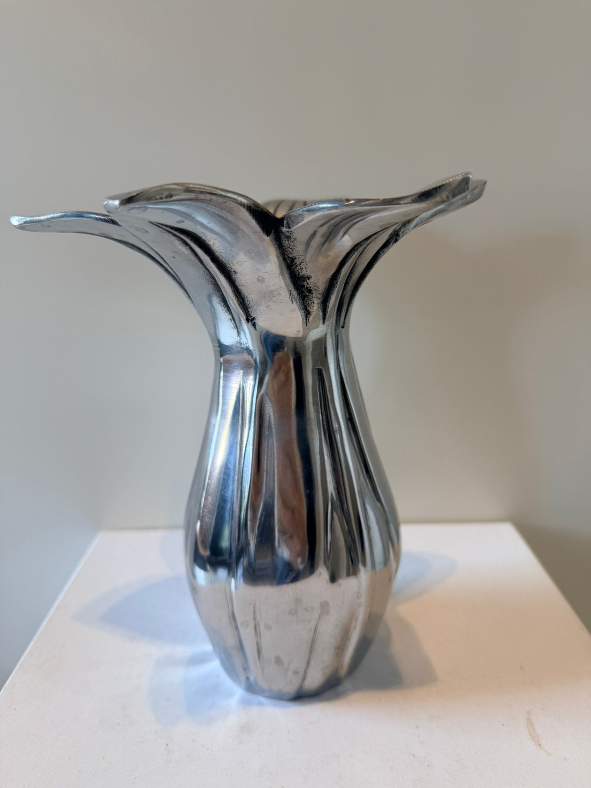 Vintage, aluminium toeter vaas, Hollywood Recency stijl., Ophalen of Verzenden