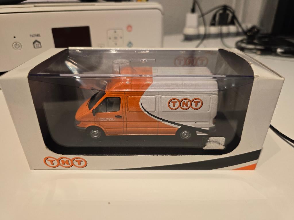 Mercedes-benz Sprinter TNT, Hobby en Vrije tijd, Modelauto's | 1:43, Ophalen of Verzenden, Nieuw, Auto, Overige merken