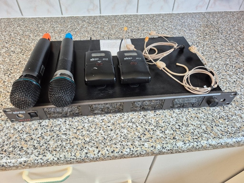 4 kanaals Mipro ontvanger met handzenders en beltpacks, Ophalen of Verzenden, Gebruikt, Audio