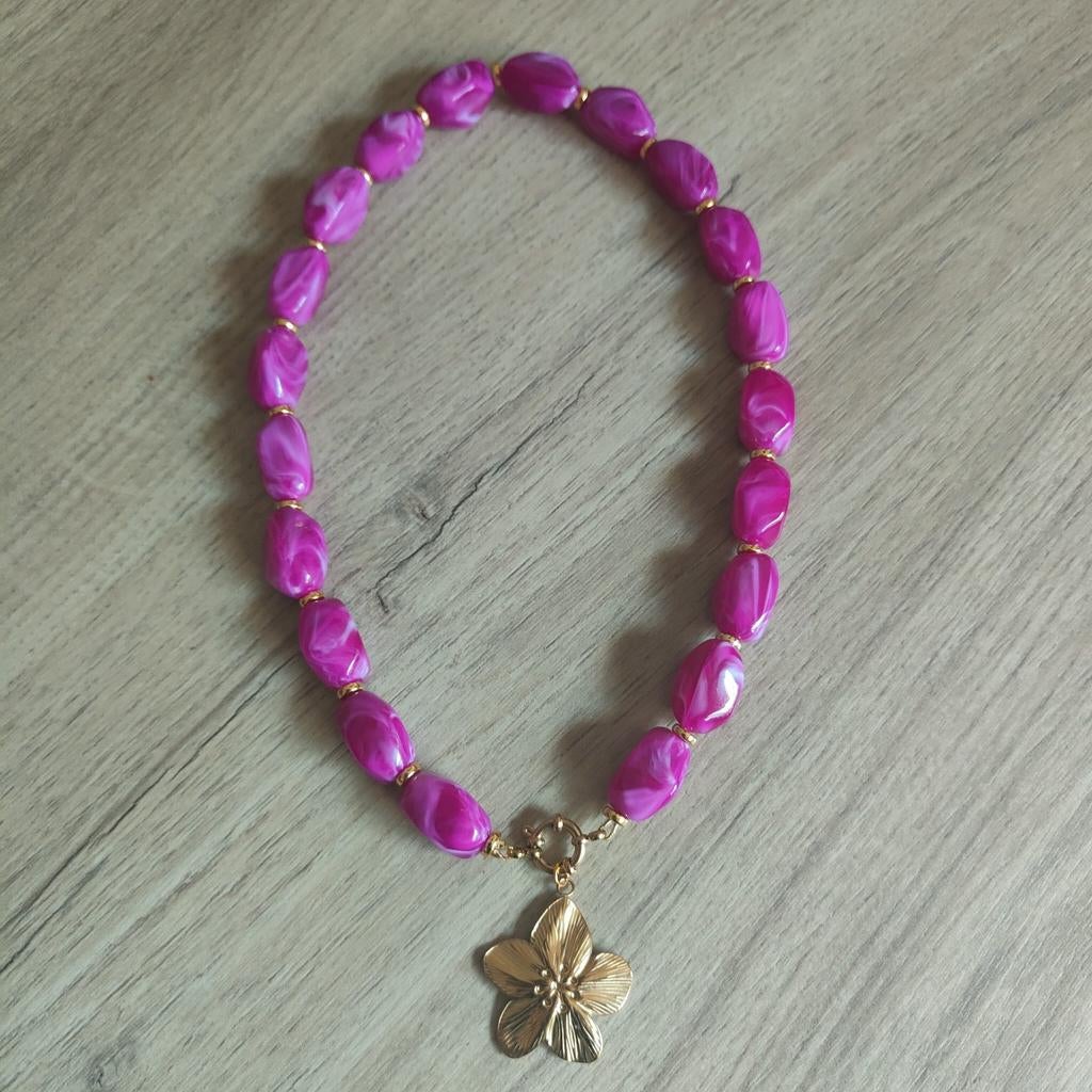 Handgemaakte ketting met marmerpaarse kralen en bloemhanger, Ophalen of Verzenden