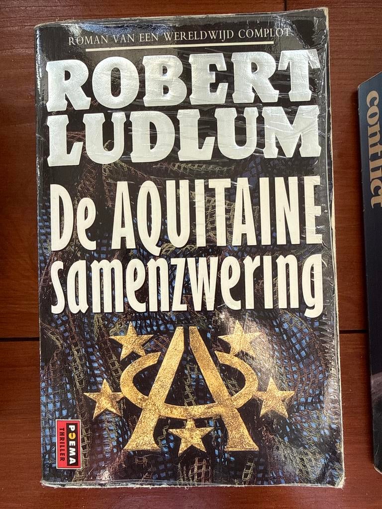 Robert Ludlum - De Aquitaine Samenzwering (Gebruikt), Boeken, Thrillers, Gelezen, Europa overig, Ophalen of Verzenden