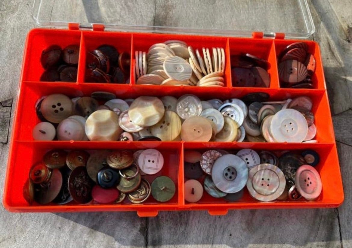 Heel veel Vintage en Parelmoer knopen, Hobby en Vrije tijd, Ophalen of Verzenden, Knoop of Knopen