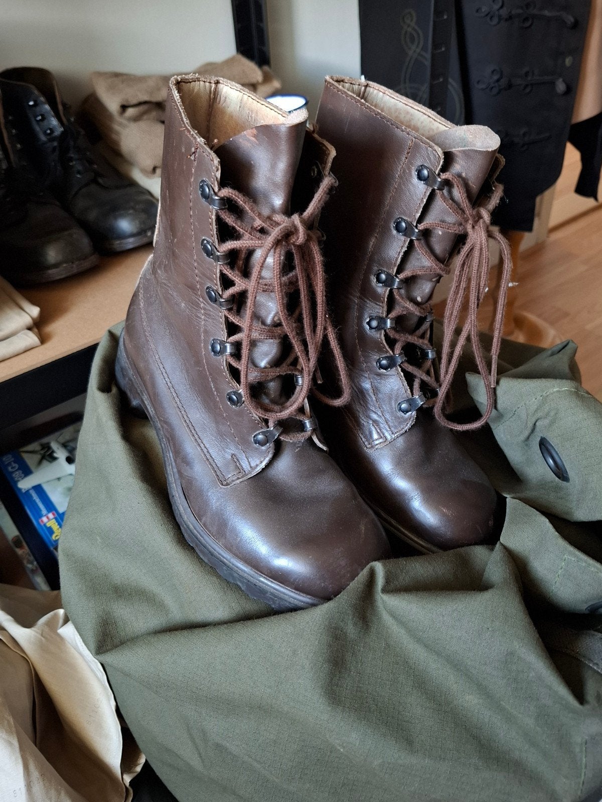 KL leger kisten, Ophalen of Verzenden, Landmacht, Nederland, Kleding of Schoenen