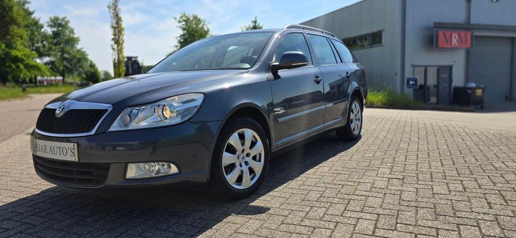 Skoda Octavia Combi Ambition 2eigenaar,Nieuw A.P.K,N.A.P, Voorwielaandrijving, Euro 5, Gebruikt, 4 cilinders