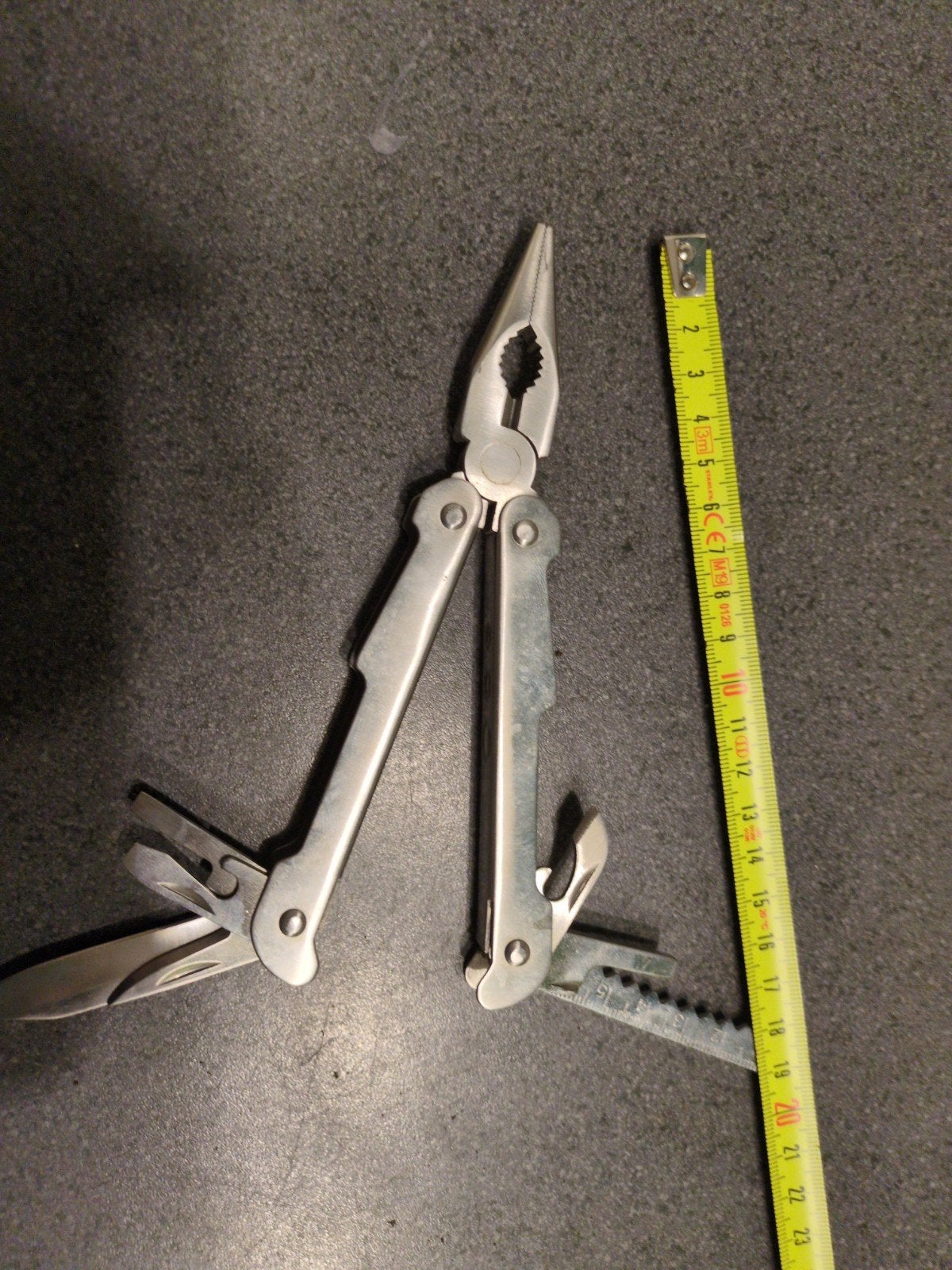 Multitool met tang en diverse functies, Ophalen of Verzenden, Zo goed als nieuw