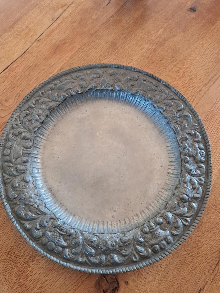 Antieke tinnen sierplaat met reliëf, 90% tin, Antiek en Kunst, Ophalen of Verzenden