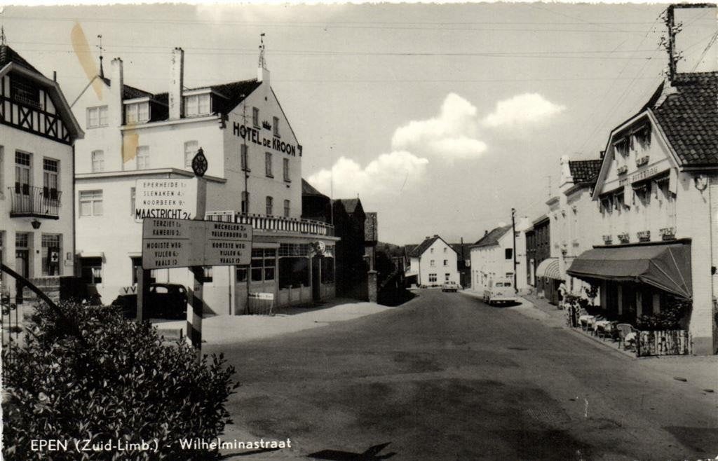Epen [Zuid-Limb.] - Wilhelminastraat - Hotel de Kroon - 1968, Verzamelen, Ansichtkaarten | Nederland, Ophalen of Verzenden, 1960 tot 1980