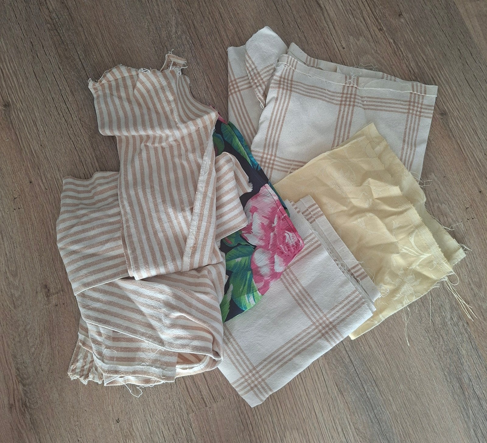 Stofresten pakket 2,5 kg quilt / hobby, Overige kleuren, 120 cm of meer, Ophalen of Verzenden, Zo goed als nieuw
