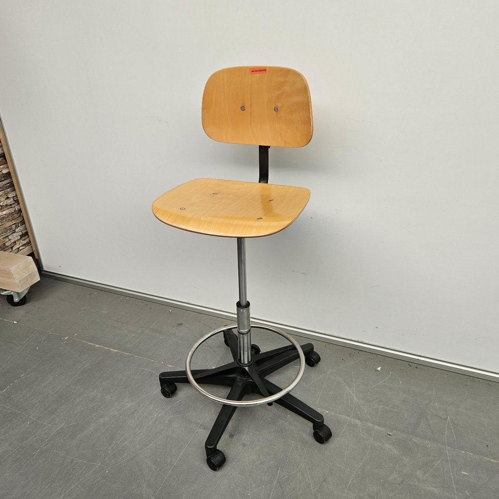 Ahrend hoge werkstoel - zithoogte 54-82 cm - met nieuwe gas, Huis en Inrichting, Niet ingevuld, Gebruikt, Niet ingevuld, Niet ingevuld