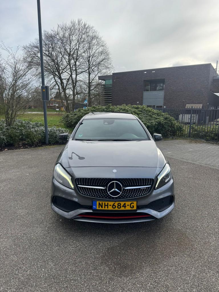 Mercedes-Benz A-Klasse 2.0 A250 Blue EFF AUT 2015 Grijs, Auto's, Automaat, 15 km/l, 4 cilinders, 75 €/maand