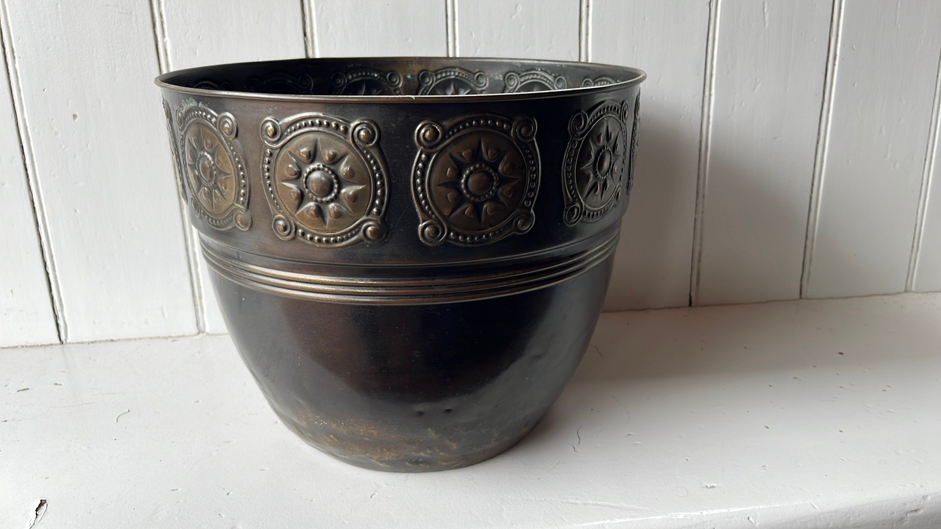 Antieke koperen Jugendstil bloempot met reliefrand, Antiek en Kunst, Antiek | Koper en Brons, Ophalen of Verzenden