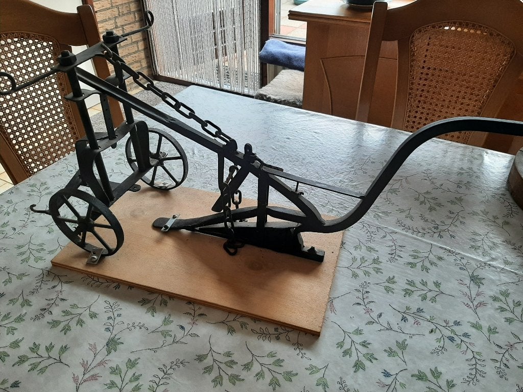 Antieke miniatuur ploeg, Ophalen of Verzenden