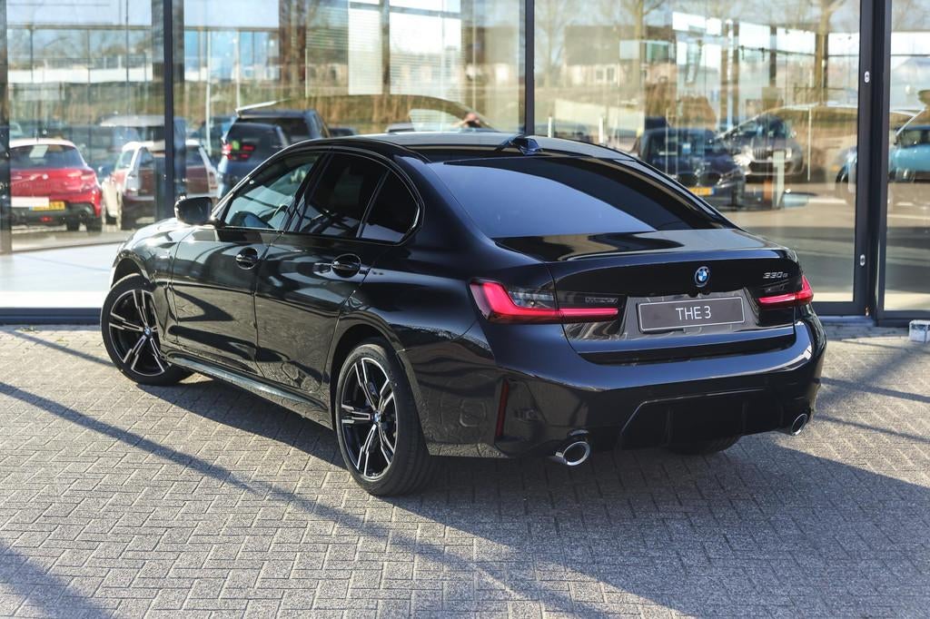 BMW 3 Serie 330e M Sport Automaat / Sportstoelen / Achteruit, Automaat, 1998 cc, Achterwielaandrijving, Zwart