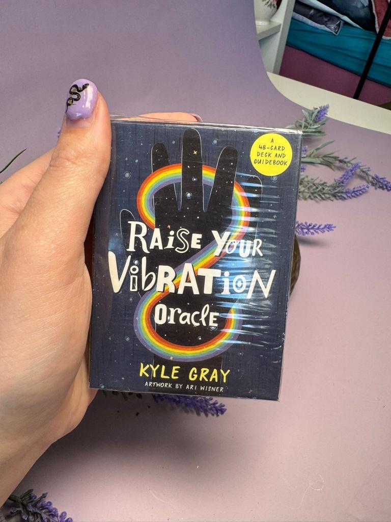 Raise Your Vibration Oracle Kaarten Nieuw Gesealed, Verzenden, Nieuw, Tarot of Kaarten leggen, Instructieboek