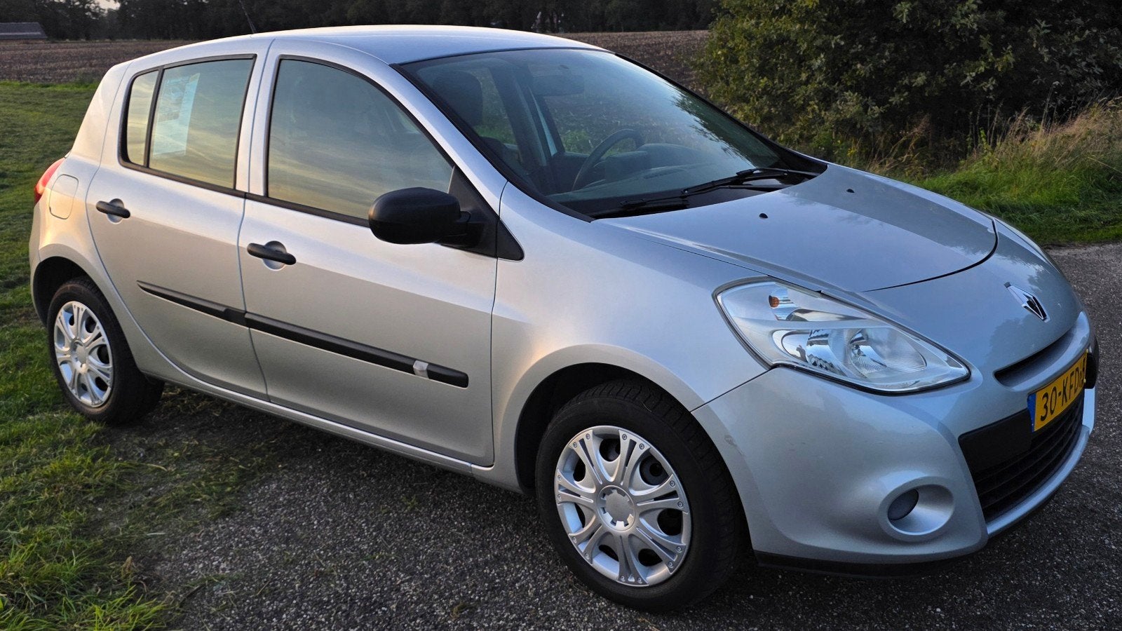 Renault Clio 1.2 TCe Turbo 52750 km, Airco, Dealeronderhoud., Auto's, Voorwielaandrijving, Dealer onderhouden, 4 cilinders, Handgeschakeld